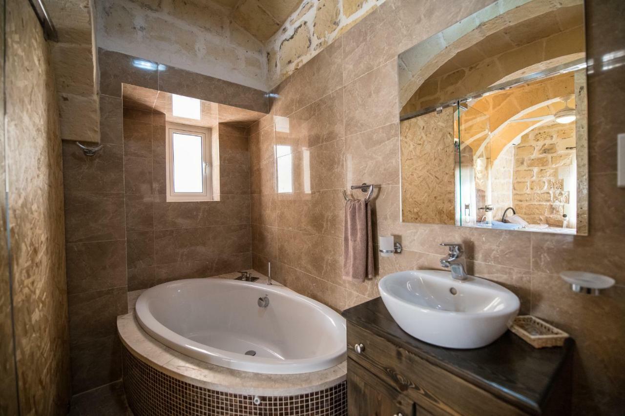 Zeppi'S Luxury Holiday Farmhouse With Private Pool Għarb 外观 照片